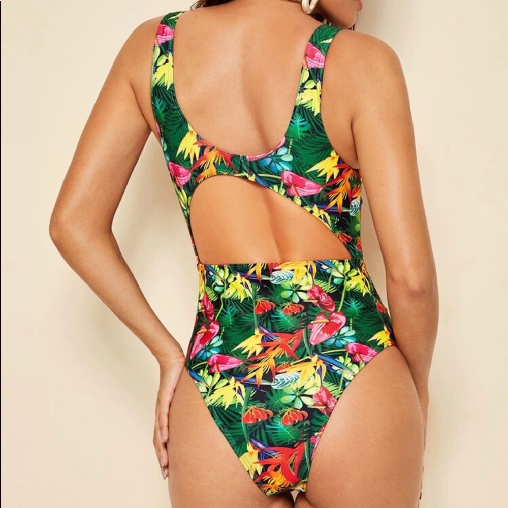 Swimsuit - Picture 2 of 4
